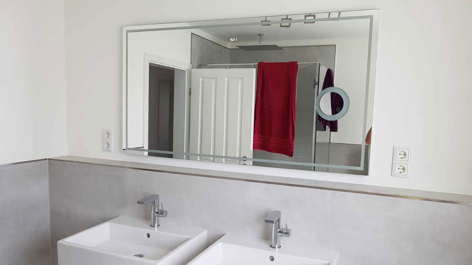 AURORA Badspiegel mit Beleuchtung Warmweiß
