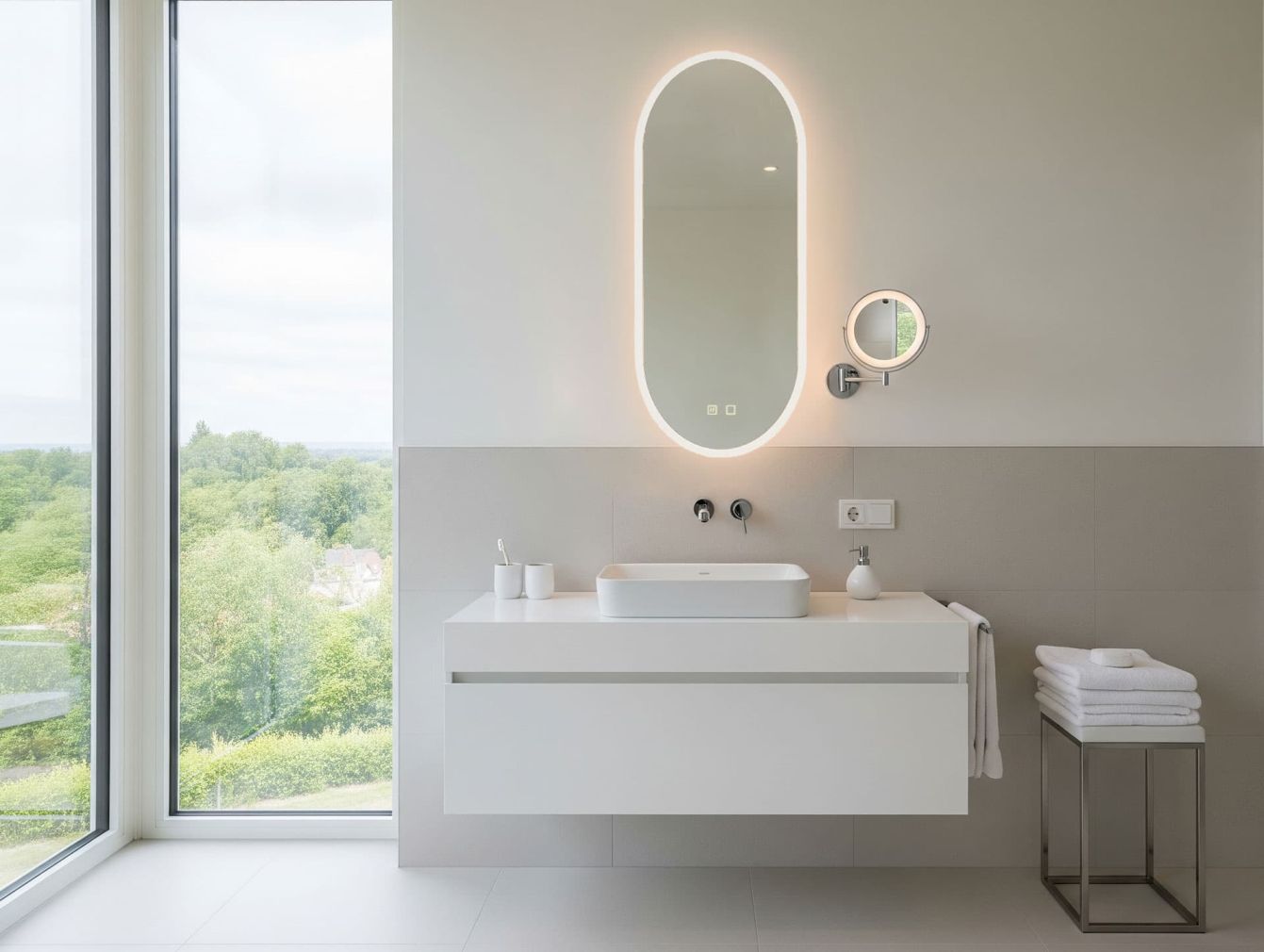 Orion Ovaler Vertikalspiegel 40 x 100 cm mit LED-Beleuchtung und Spiegelheizung