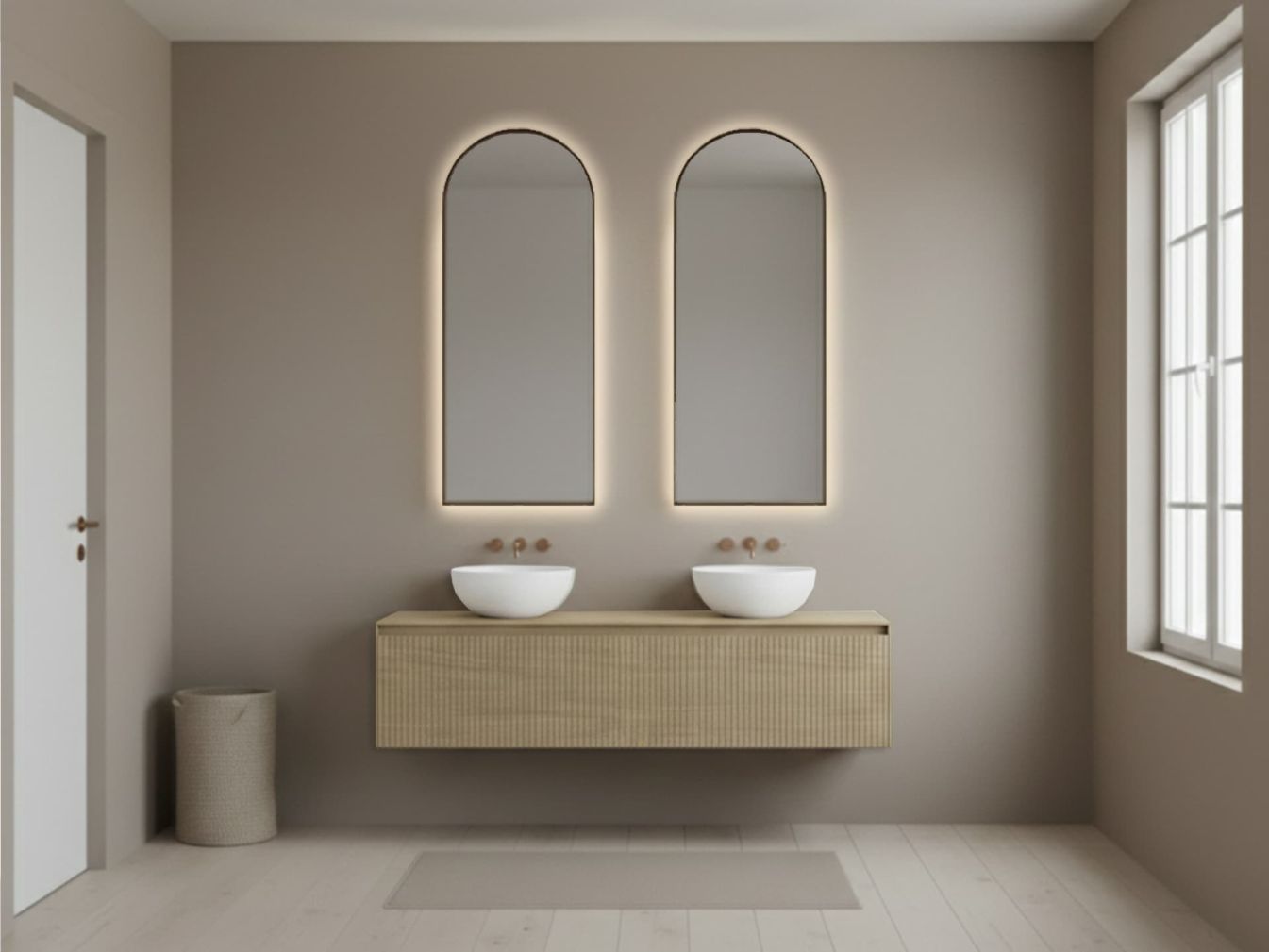 Delta Spiegel mit indirekter LED-Beleuchtung und Heizung mattgold