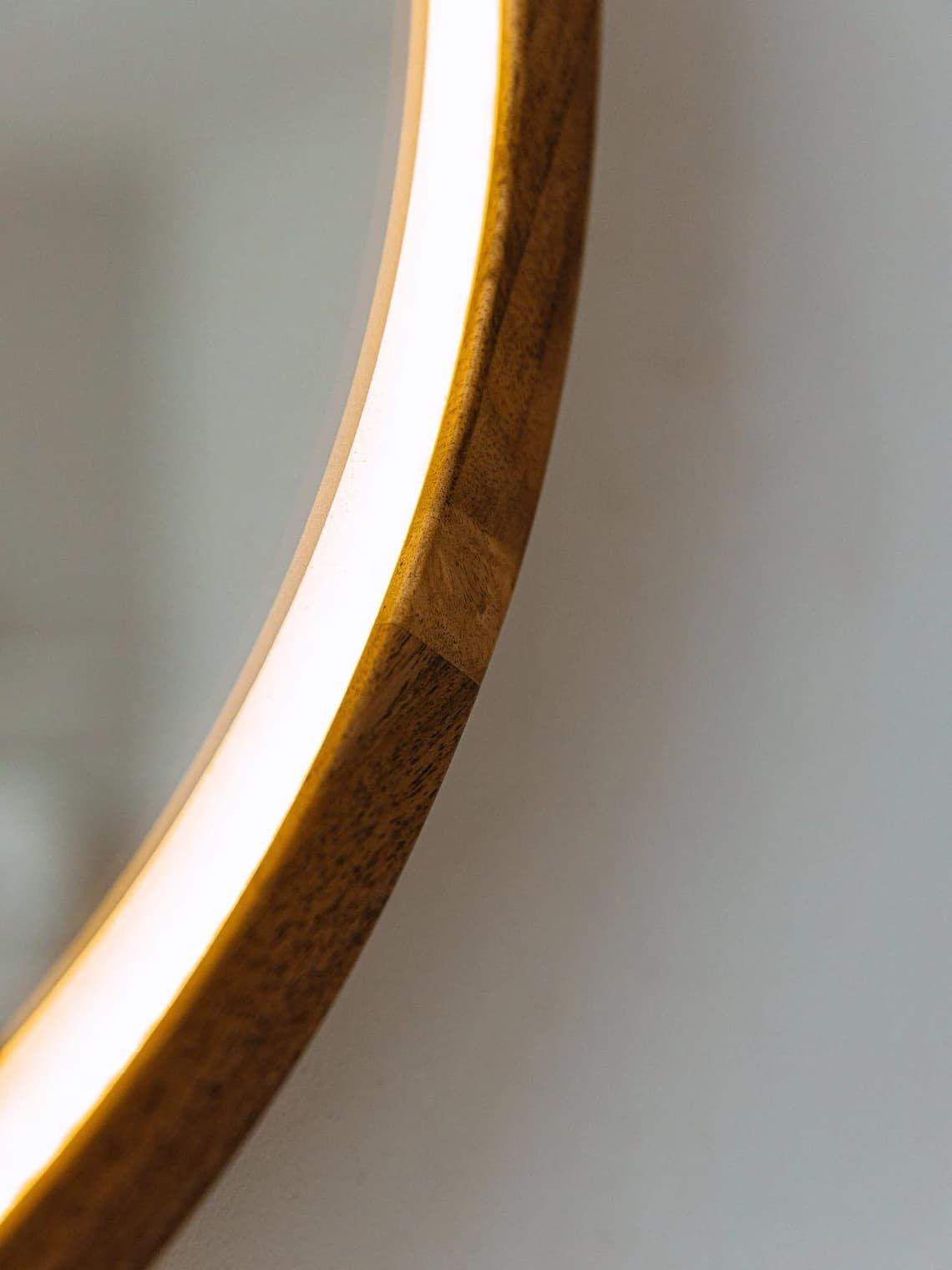 Holzspiegel mit Beleuchtung nach Maß